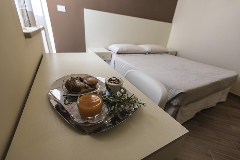 Golden House Hotel Месане Стая снимка