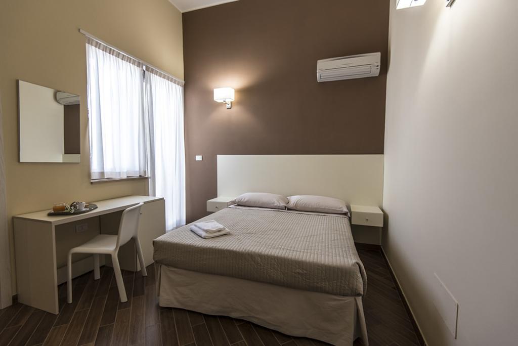 Golden House Hotel Месане Стая снимка