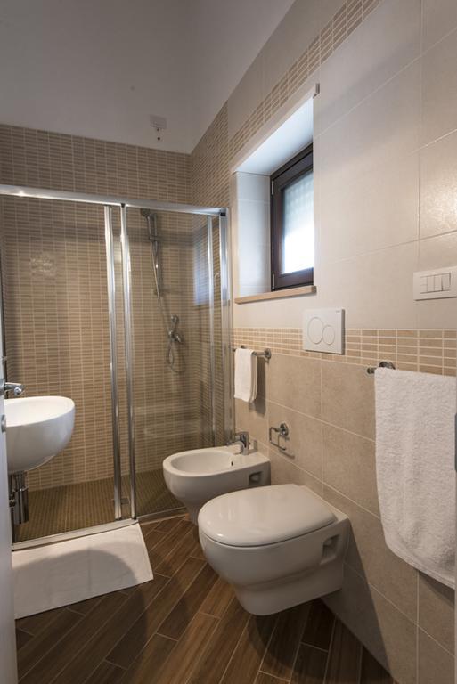 Golden House Hotel Месане Стая снимка